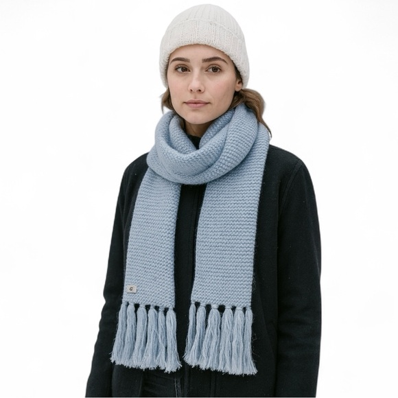 UGG Women’s Chunky Knit Wool Blend Scarf Wrap with Fringe Trim NWT Blue - Picture 1 of 7